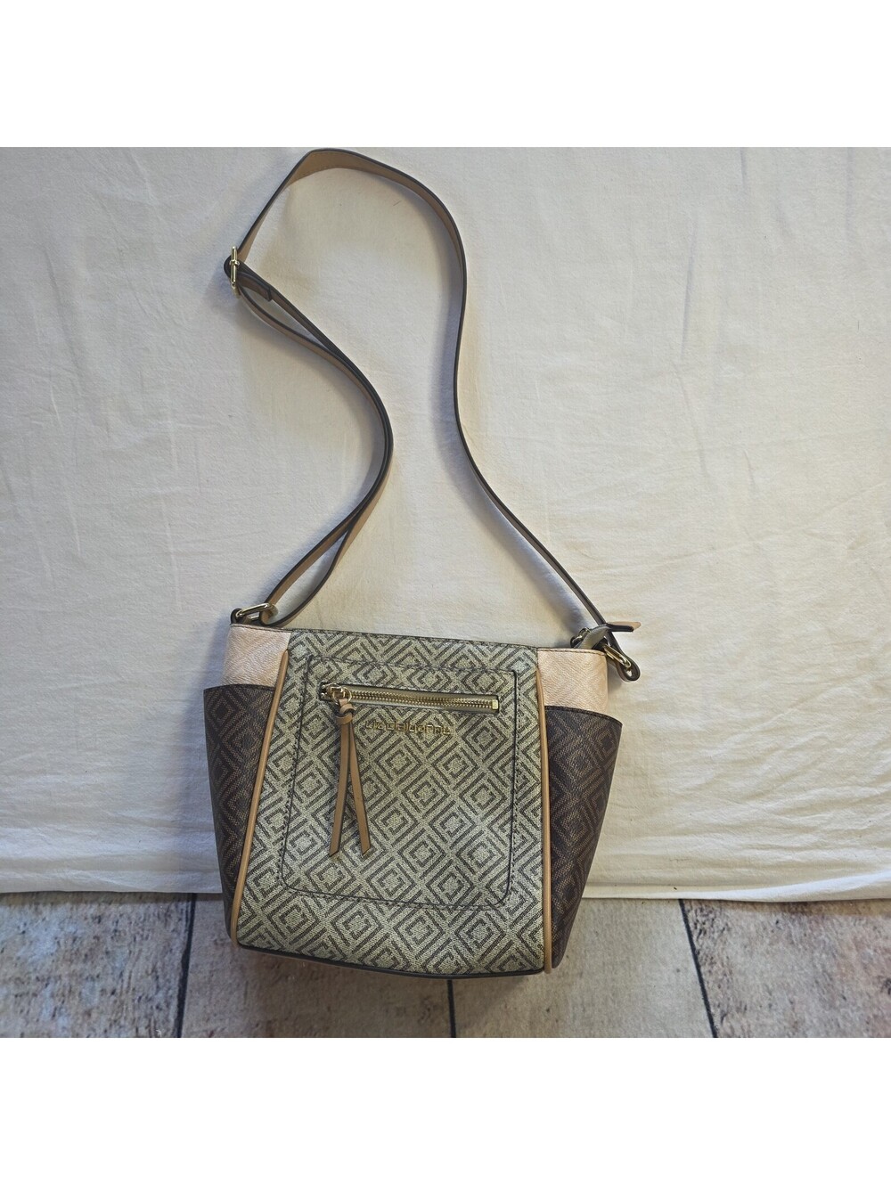 Liz Claiborne Lola Geometric Logo Crossbody Bag Tan Color Block
